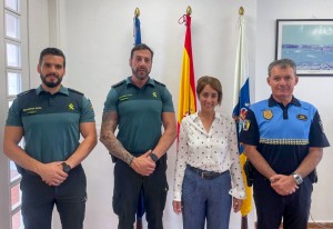 Onalia Bueno recibe al nuevo Capitn-Jefe de la Guardia Civil de Vecindario