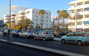 Urbanismo precinta tres oficinas de alquiler de coches que operan sin licencia en Playa del Ingls 