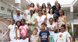 Dunia Gonzlez  recibe a los nios saharauis de la campaa Vacaciones en Paz 