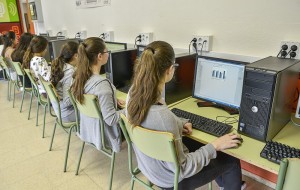Endesa renueva los equipos del aula de inform�tica del C.E.O. Pancho Guerra de Castillo del Romeral