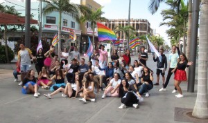 Estudiantes de Santa Luca graban un vdeo contra la homofobia en la zona peatonal