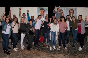 Alejandro Marichal y su equipo inician la campaa con la tradicional pegada de carteles en San Bartolom de Tirajana