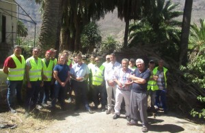 Ms de ochenta peones agrcolas realizan tareas de limpieza en Santa Luca