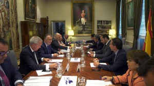 El Gobierno y el Ministerio de Fomento acuerdan buscar soluciones a las cantidades de carreteras pendientes con Canarias