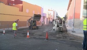 Agimes continan  las obras de asfaltado de calles en la zona sur del Cruce de Arinaga
