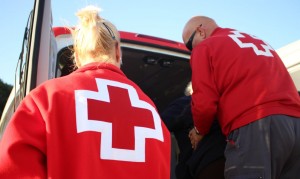 Cruz Roja ofrece transporte adaptado y sociosanitario a personas con movilidad reducida para poder votar  