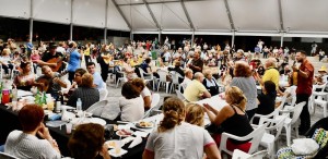 Mogn celebra la Noche de Finaos con  200 kilos de castaas asadas, juegos tradicionales y parrandas