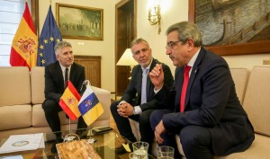 ngel Vctor Torres y Fernando Grande-Marlaska  comparten la necesidad de reforzar los recursos ante el repunte migratorio