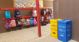 Santa Luca reparte papeleras de cartn en todos los centros educativos para promover el reciclaje y la sostenibilidad 