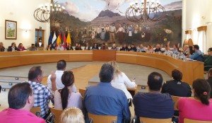 El alcalde de Santa Luca destituye a cuatro concejales de A.V. y  a Beatriz Mejas por falta de confianza y deslealtad