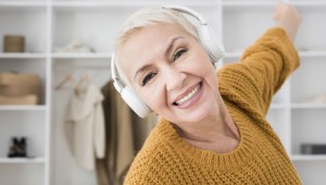 La msica genera beneficios en la salud en las personas mayores