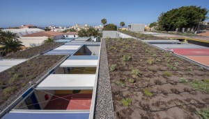 Las cubiertas ajardinadas de la nueva Escuela Infantil de Arguinegun garantizan una temperatura moderada en las aulas