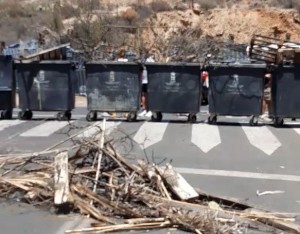Tunte bloquea con barricadas los accesos a la escuela hogar