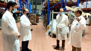 scar Hernndez visita la fbrica de Emicela para expresar el apoyo del Ayuntamiento a las empresas del municipio
