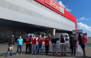 Entregan 1.707 kilos de alimentos con la lotera solidaria y la colaboracin de Spar Gran Canaria 