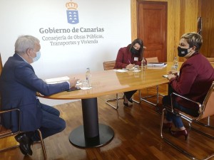 Sebastin Franquis se compromete con Ingenio a mejorar la red viaria y las viviendas sociales