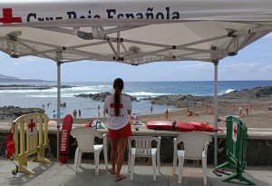 Ms de 5.000 personas atendidas por Cruz Roja este verano en 49 playas de Canarias 