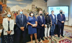 Ingenio entra en la Real Fbrica de Tapices con la cochinilla local y muestra el potencial de este cultivo 