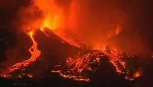 El volc�n de La Palma, se muestra en una fase efusiva, con m�s lava y menos piroclastos y cenizas