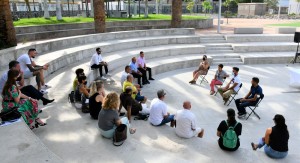 El Ayuntamiento busca consensuar con los empresarios el horario de carga y descarga en Playa de Mogn 