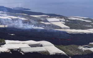 La lava de la nueva colada afecta a superficies entre Todoque y La Laguna