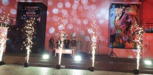 Vecindario ilumina la navidad en la zona peatonal de la Avenida de Canarias para dinamizar el comercio local
