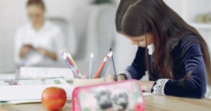 Mogn implementa un programa de apoyo escolar y ampla plazas en actividades educativas 
