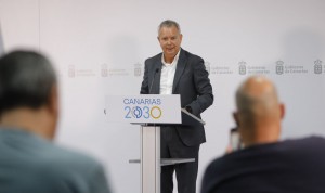 Franquis busca el consenso con los sectores y las administraciones implicadas para un uso mixto del puerto de Santa gueda