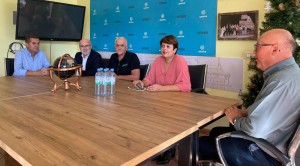 Empresarios de Vecindario decoran sus comercios de cara a la Navidad con el apoyo del Cabildo