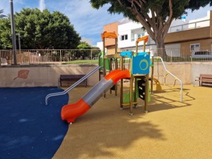 Ingenio reabre el  parque infantil de La Montaeta  renovado tras una inversin de ms de treinta  mil euros