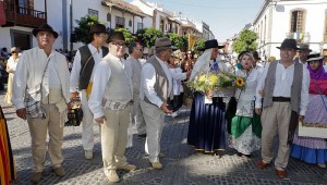 Cientos de  peregrinos disfrutan en Teror de la 61 edicin de la Romera-Ofrenda en honor a la Virgen del Pino
