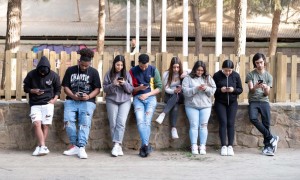 Aumenta la adicción a los móviles y videojuegos entre los jóvenes canarios