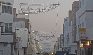 Y las luces de navidad, para cuando. en San Bartolom de Tirajana