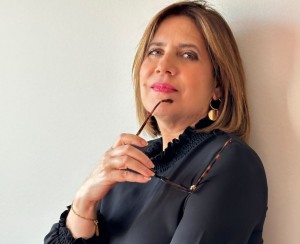 Gloria Oliva presenta el Poemario 