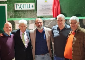Santa Luca Homenajea a Momo Cabrera de la Unin Deportiva Balos  
