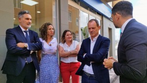 Oscar Hernndez inaugura una nueva oficina de seguros Santa Luca en el Cruce de Arinaga