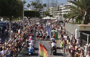 Ms de 95.000 personas participan en el desfile del Maspalomas Pride