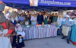 El Tablero celebra los 25 aos de la Feria de La Zafra con tarta y timple