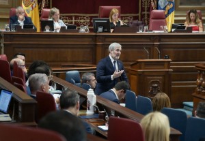 Clavijo confa en la posicin comn de Canarias para distribuir a los menores 