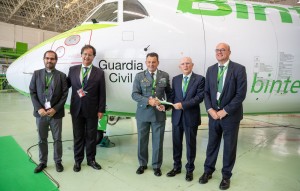 Binter homenajea a la Guardia Civil poniendo su nombre a un avin