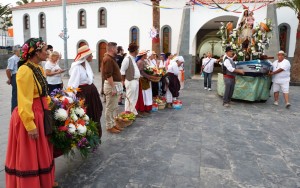 Arguinegu�n se vuelca en una emotiva Romer�a-Ofrenda a la Virgen del Carmen