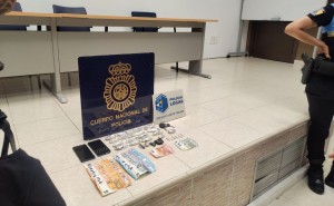 Un detenido por trfico de drogas y 8 manteros denunciados en controles en El Oasis y el Anexo II