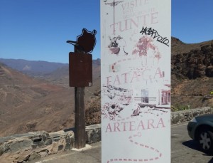 Hablemos AHORA denuncia el abandono de la sealtica turstica en San Bartolom de Tirajana