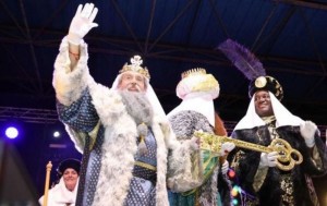 Los Reyes Magos desfilar del Centro Comercial Yumbo al Parque de San Fernando