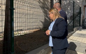 Vanesa Martn atiende la demanda vecinal de acabar con los vertidos en un solar de Barrio Nuevo