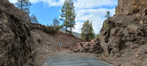 El Cabildo contrata por urgencia las obras para arreglar el derrumbe de la carretera entre Ayacata y Las Nias 