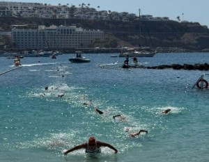 Karim Balli y Mia Leadbeater, vencedores de la categora OPEN del  IV Acuatln Mogn Runize