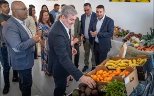 Clavijo destaca el xito de los ecocomedores que llegan ya a 24.000 alumnos canarios