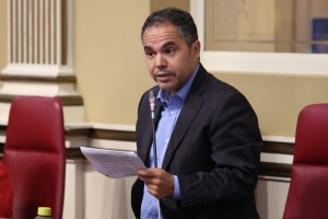 Santana denuncia la 