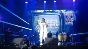 Arguinegun baila al ritmo de Omega  El Fuerte la vspera del Carmen